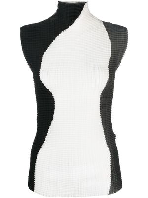 Issey Miyake pleated sleeveless knitted top - White