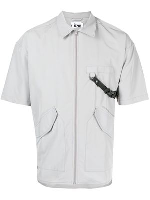 izzue buckle-detail short-sleeved shirt - Grey