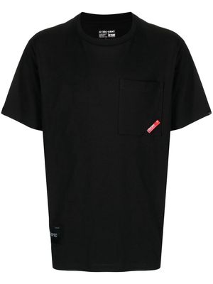 izzue chest logo-patch detail T-shirt - Black