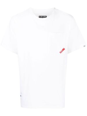 izzue chest logo-patch detail T-shirt - White