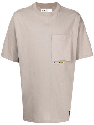 izzue chest-pocket crewneck T-shirt - Grey