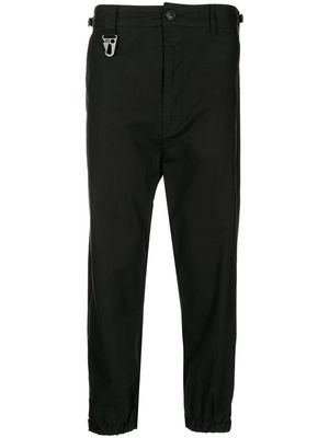 izzue keyring-embellished trousers - Black