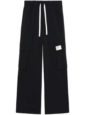 izzue logo-appliqué cargo trousers - Black