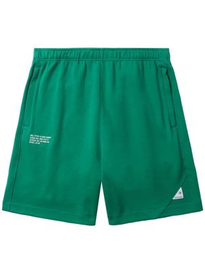 izzue logo-appliqué track shorts - Green