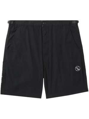 izzue logo-embroidered Bermuda shorts - Black