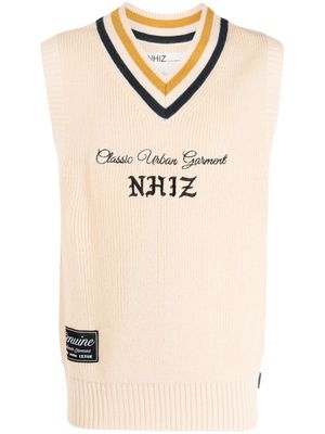 izzue logo-embroidered knitted vest - Neutrals