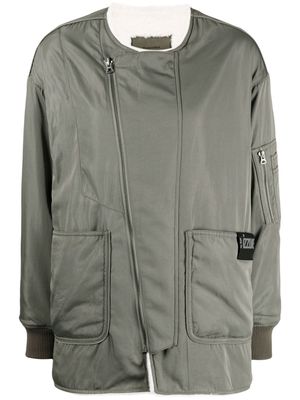 izzue logo-embroidered zipped jacket - Green