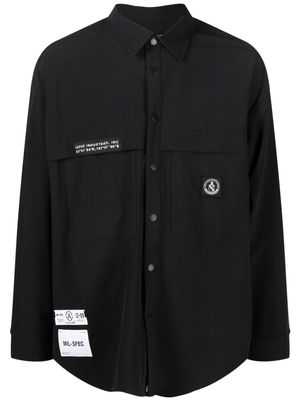 izzue logo-patch button-up shirt - Black
