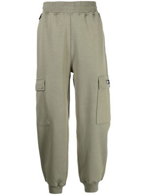 izzue logo-patch cargo joggers - Green