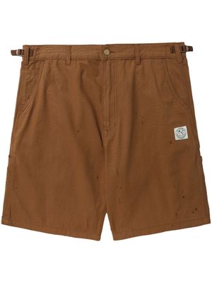 izzue logo-patch cotton shorts - Brown