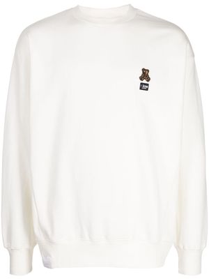 izzue logo-patch crew-neck sweatshirt - White