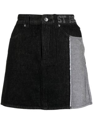 izzue logo-patch denim skirt - Black