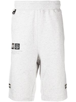 izzue logo-patch detail bermuda shorts - Grey