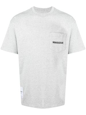 izzue logo-print pocketed T-shirt - Grey