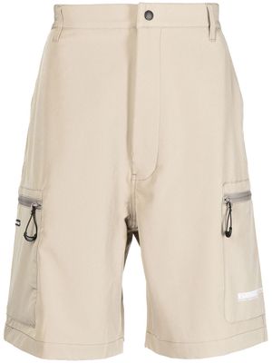 izzue logo-print zip-pockets Bermuda shorts - Brown