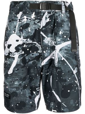 izzue paint-splatter straight-leg shorts - Black