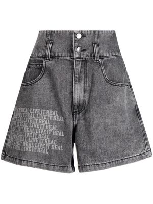izzue slogan-print high-rise denim shorts - Grey