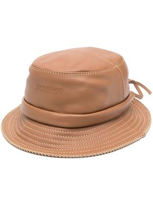 Jacquemus tie-fastening detail leather buckethat - Brown