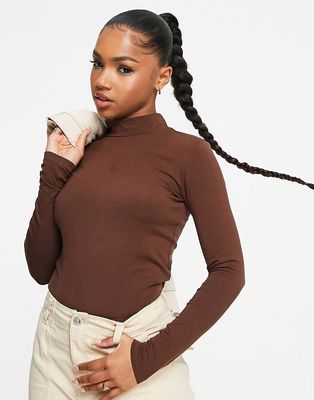 JDY roll neck top in chocolate-Brown