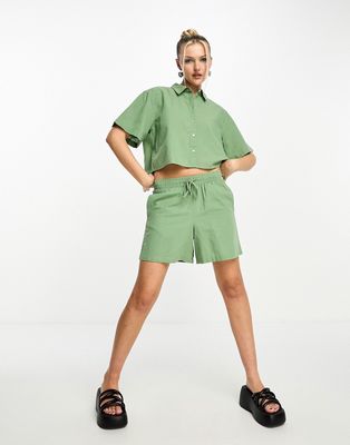 JJXX linen shorts in khaki - part of a set-Green