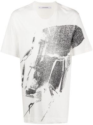 Julius abstract-pattern print cotton-blend T-shirt - White