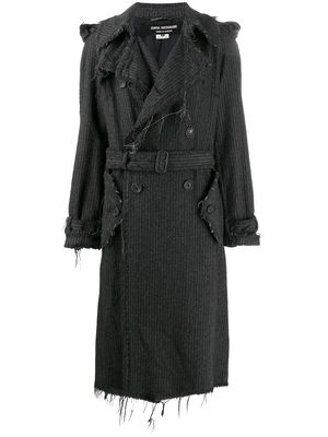 Junya Watanabe Comme des Garçons Pre-Owned pinstripe frayed trench coat - Grey