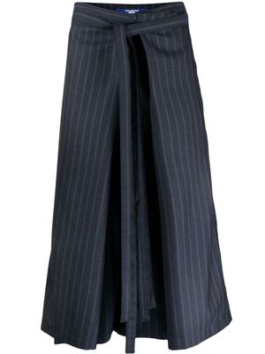 Junya Watanabe MAN belted pinstripe tailored shorts - Blue