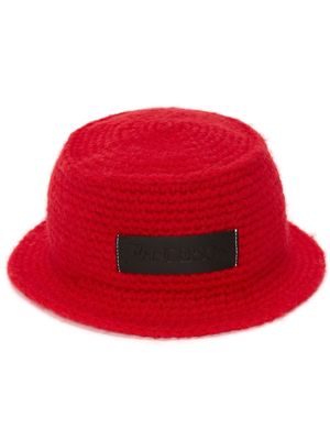JW Anderson logo-patch knitted bucket hat - Red