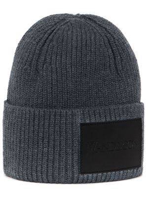 JW Anderson logo-patch ribbed beanie - Black