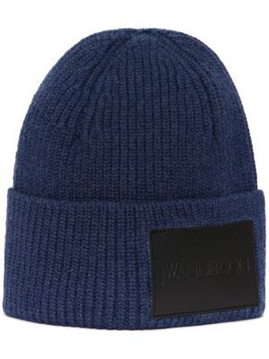 JW Anderson logo-patch ribbed beanie - Blue