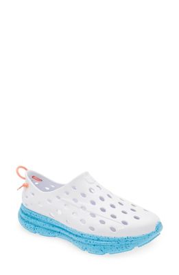 Kane Gender Inclusive Revive Shoe in White/pacific