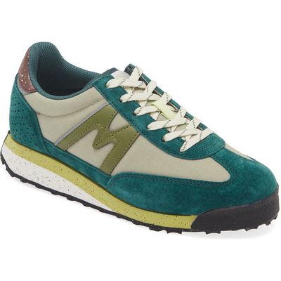 Karhu Gender Inclusive Mestari Control Sneaker in Rain Forest /Sphagnum 