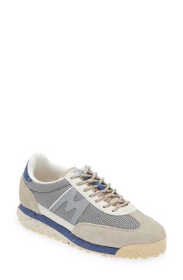 Karhu Gender Inclusive Mestari Control Sneaker in Silver Lining/True Navy 