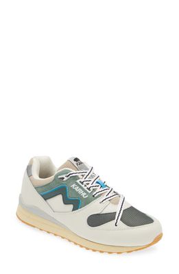 Karhu Gender Inclusive Synchron Classic Sneaker in Lily White/Forest Green 