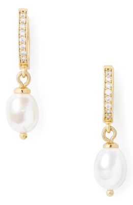 kate spade new york freshwater pearl pavé huggie drop earrings in Clear/Gold