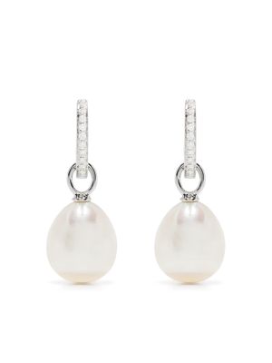 Kiki McDonough 18kt white gold Classics diamond and pearl earrings