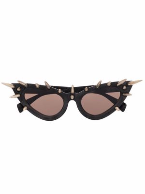 Kuboraum cat-eye frame spiked sunglasses - Black