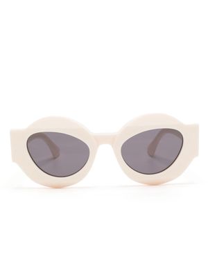 Kuboraum cat-eye tinted sunglasses - White