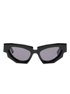 Kuboraum F5 cat-eye frame sunglasses - Black