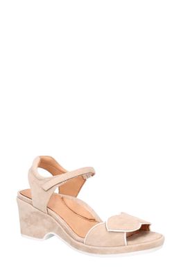 L'Amour des Pieds Mandora Wedge Sandal in Taupe/White