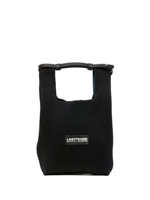 LASTFRAME small Okamochi knitted tote bag - Black