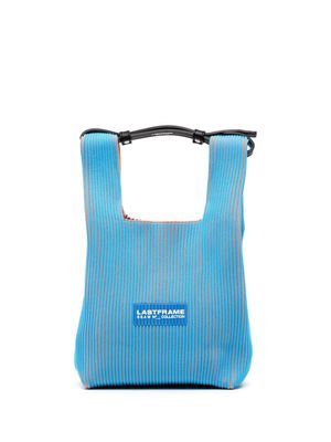 LASTFRAME small Okamochi knitted tote bag - Blue