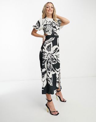 Lipsy midi puff sleeve dress with open back detail in monochrome floral-Multi