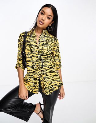 Liquorish zebra print shirt in mustard-Yellow