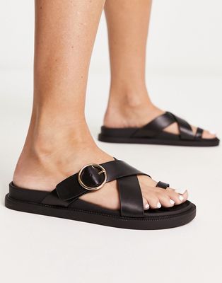 London Rebel toe loop buckle sandals in black