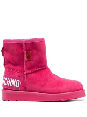 Love Moschino logo-patch exposed-seam ankle boots - Pink