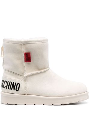 Love Moschino logo-patch exposed-seam ankle boots - White