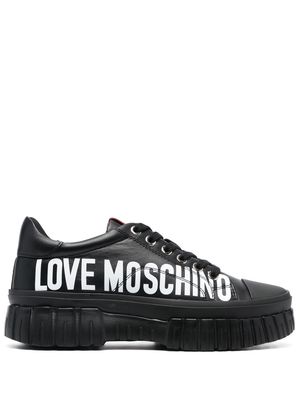 Love Moschino logo-print low-top trainers - Black