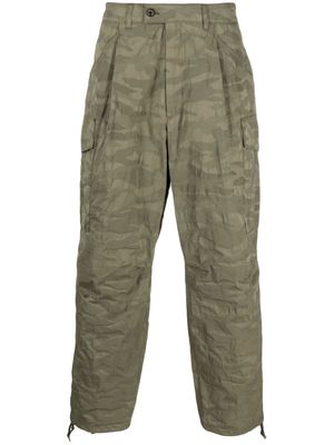 Mackintosh camouflage-jacquard cropped cargo trousers - Green