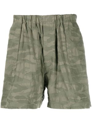 Mackintosh camouflage-print wide-leg shorts - Green